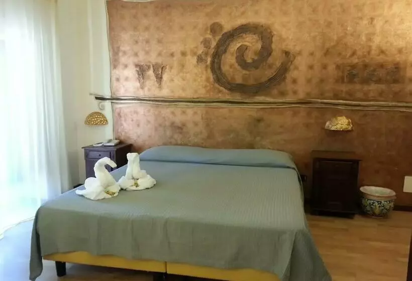 اتاق استاندارد چهار تخته, Villa Vittoria