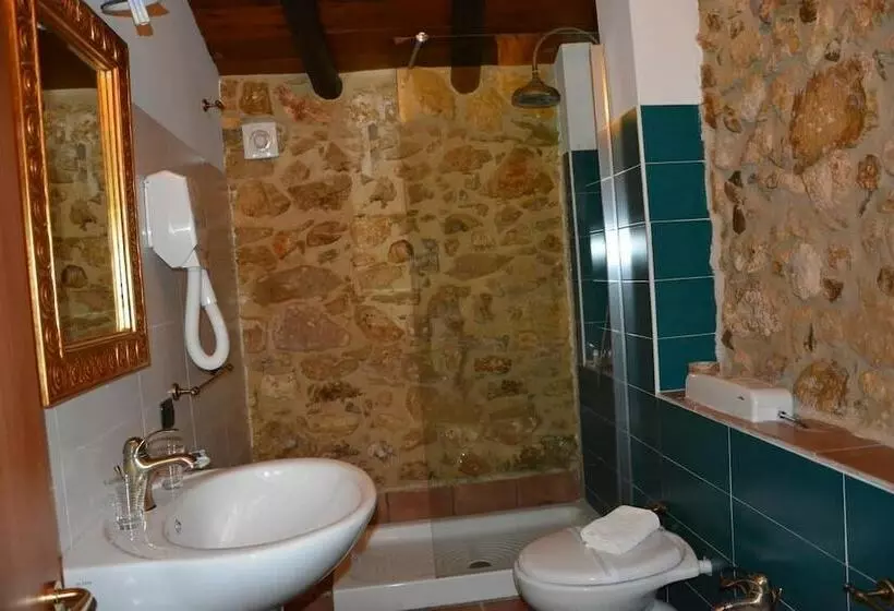 اتاق استاندارد چهار تخته, Villa Vittoria