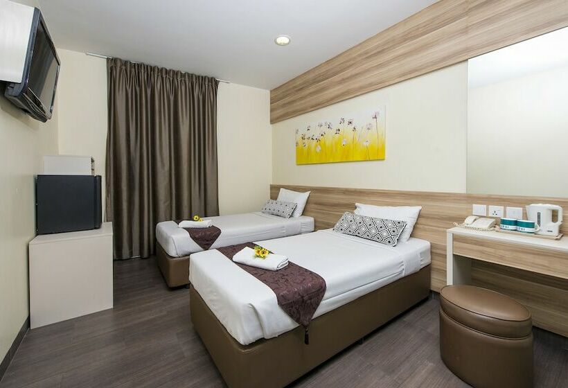 اتاق سوپریور, 81 Dickson