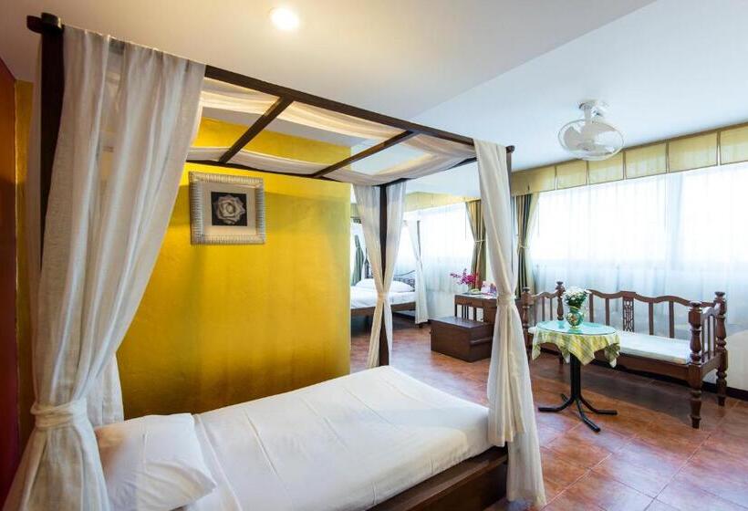 اتاق لوکس سه تخته, The Best Bangkok House