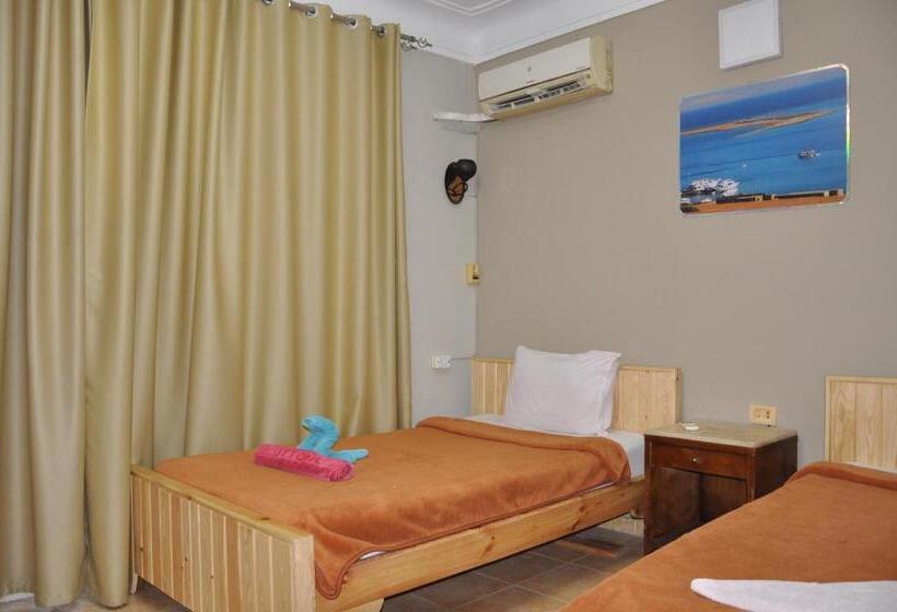 اتاق استاندارد سه نفره, Dahab Plaza