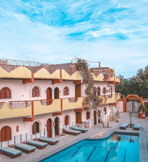 اتاق استاندارد سه نفره, Dahab Plaza