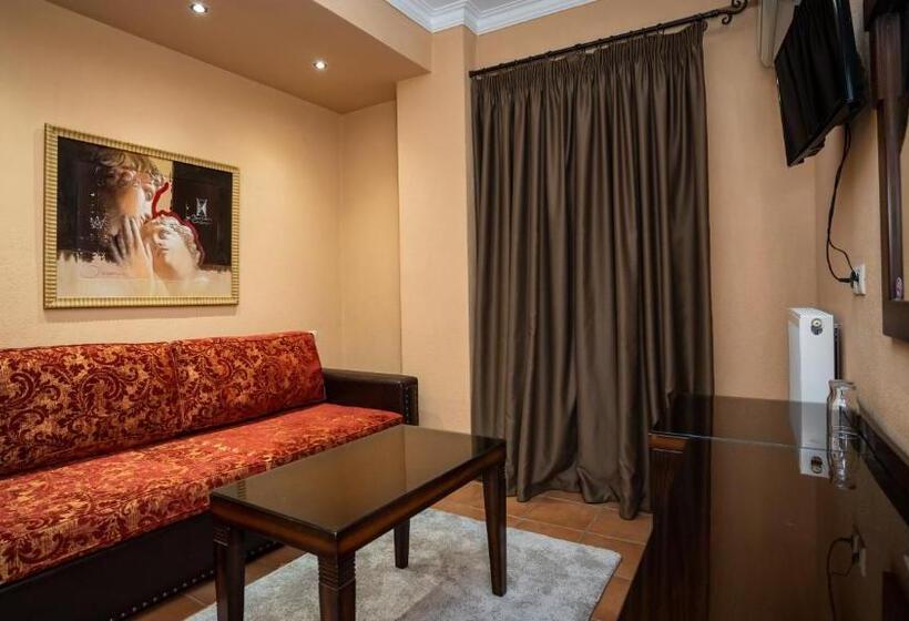 سوئیت جونیور با چشم‌انداز کوهستان, Dellas Boutique