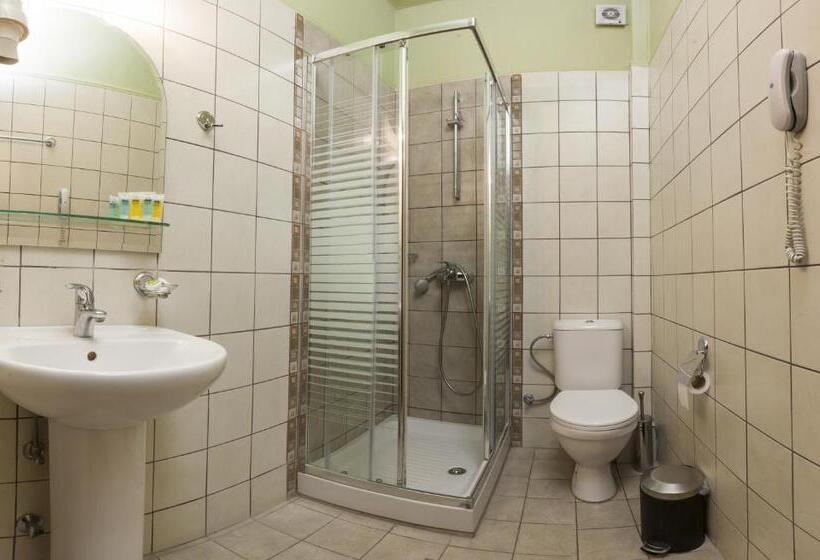 ファミリールーム, Dellas Boutique