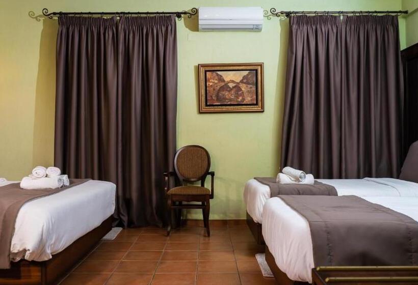 ファミリールーム, Dellas Boutique