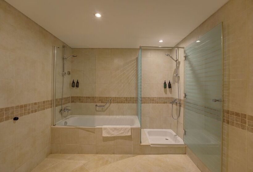 سوییت جونیور, Millennium Lakeview