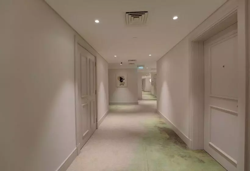 سوییت جونیور, Millennium Lakeview