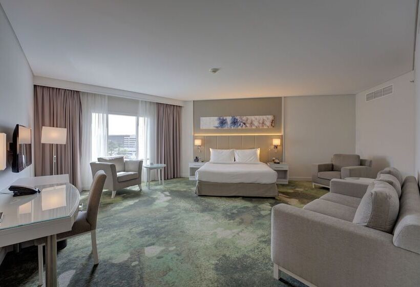 سوییت جونیور, Millennium Lakeview