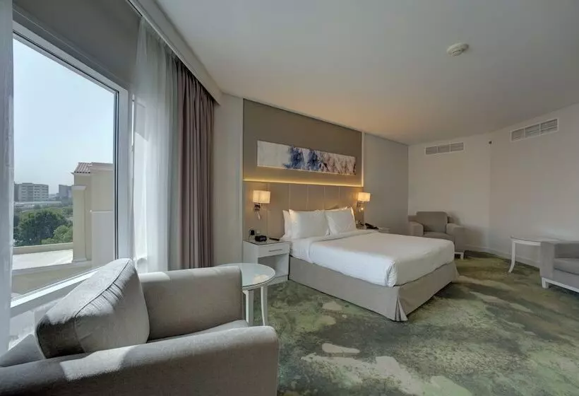 سوییت جونیور, Millennium Lakeview