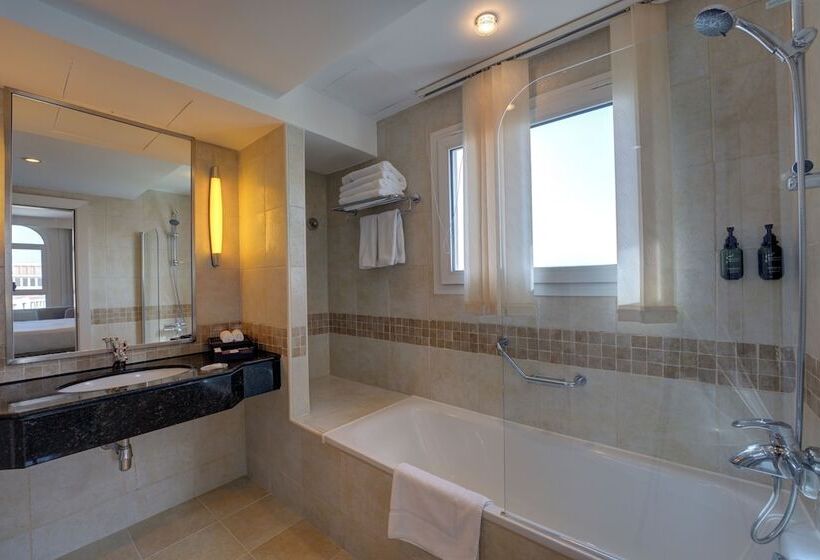 سوییت اجرایی, Millennium Lakeview