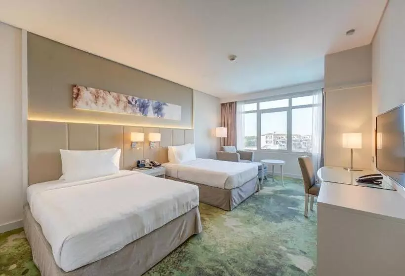 اتاق لوکس با چشمانداز دریاچه, Millennium Lakeview