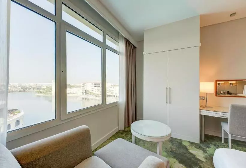 اتاق لوکس با چشمانداز دریاچه, Millennium Lakeview