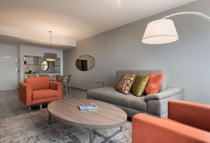 جناح, NH Collection Medellin Royal