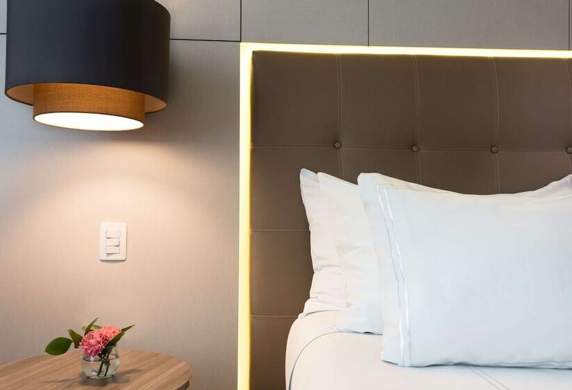 جناح, NH Collection Medellin Royal