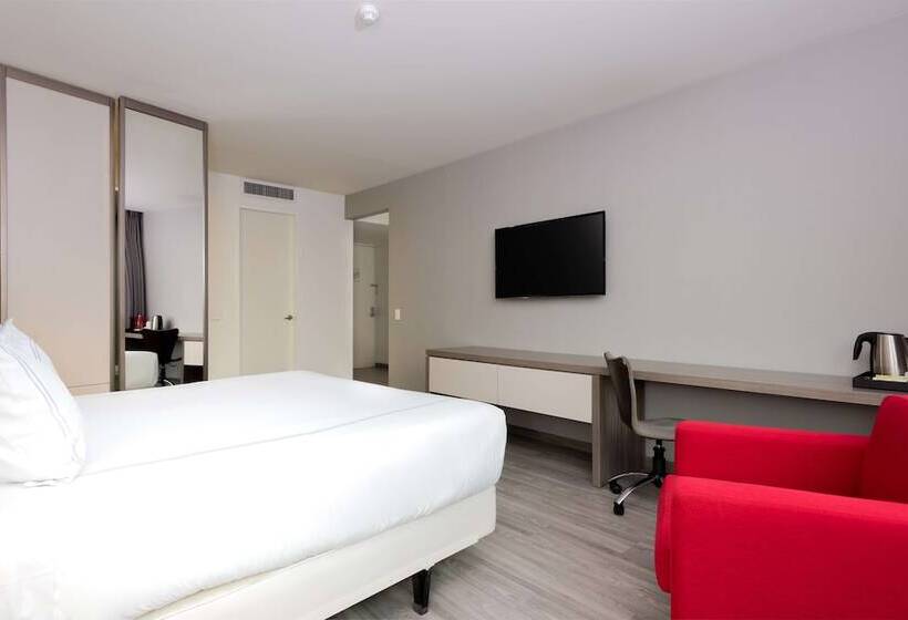 جناح, NH Collection Medellin Royal