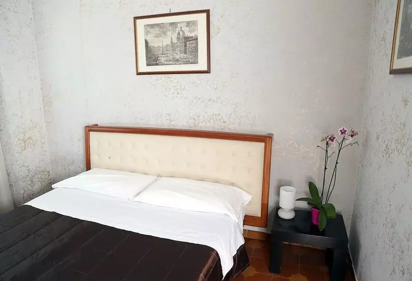 スタンダード4人部屋, Roma Room