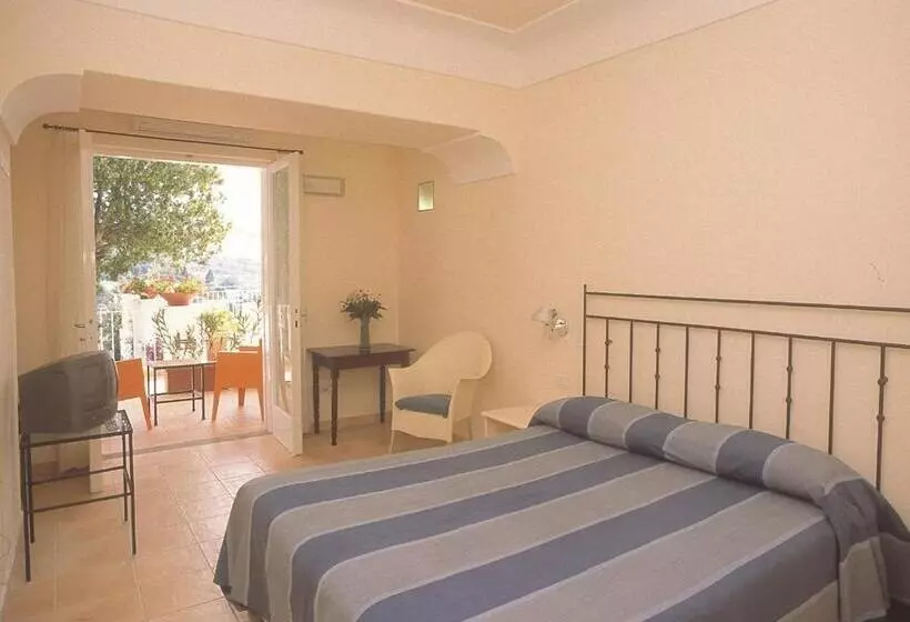 اتاق استاندارد سه نفره, Senaria