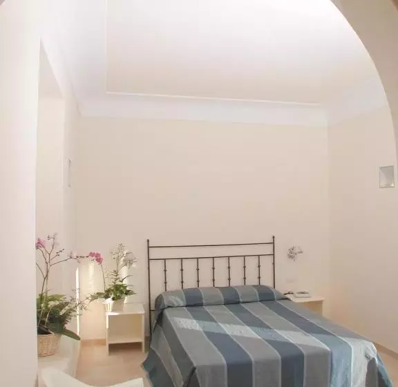 اتاق عادی, Senaria