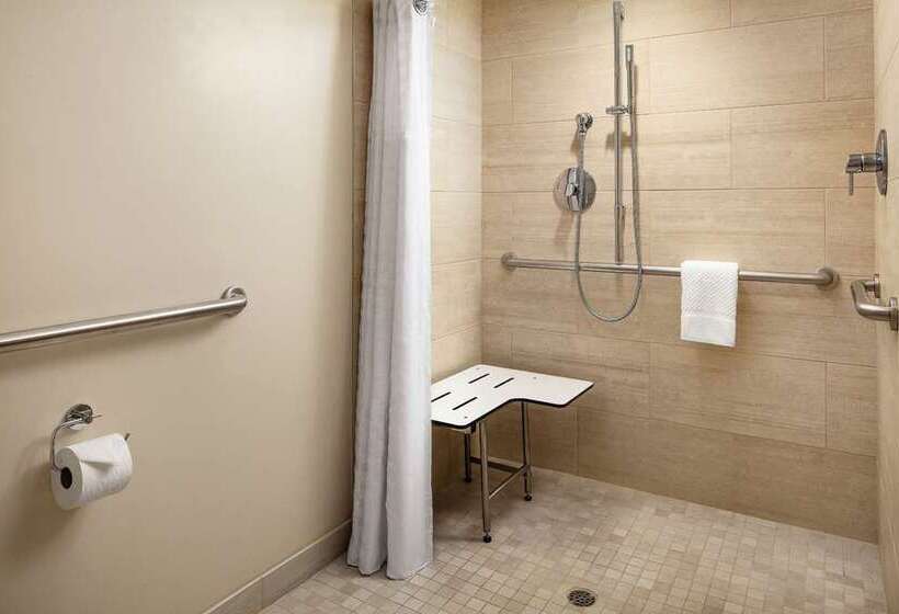 استودیوی استاندارد, The Hilton Club   New York