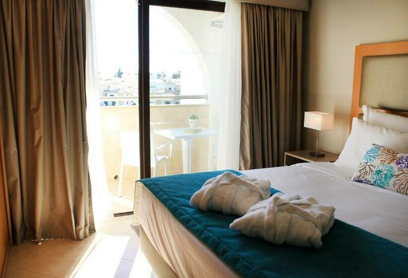 스탠다드 스튜디오, The Navigator Solaqua