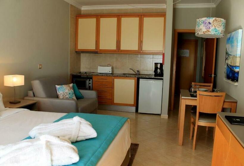 스탠다드 스튜디오, The Navigator Solaqua