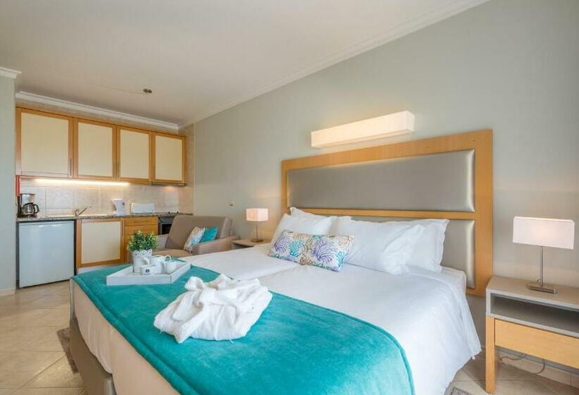 스탠다드 스튜디오, The Navigator Solaqua