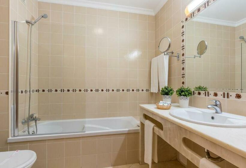 스탠다드 스튜디오 풀장 전망, The Navigator Solaqua