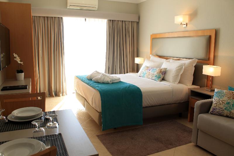 스탠다드 스튜디오, The Navigator Solaqua