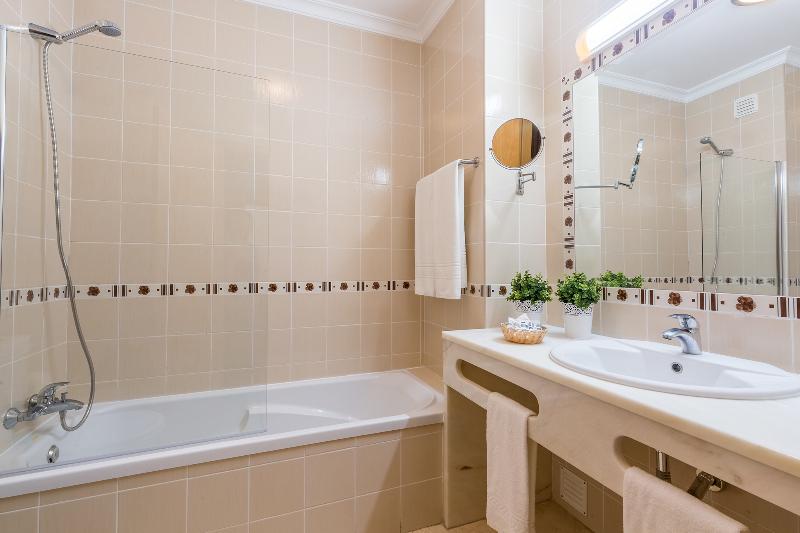 스탠다드 스튜디오, The Navigator Solaqua