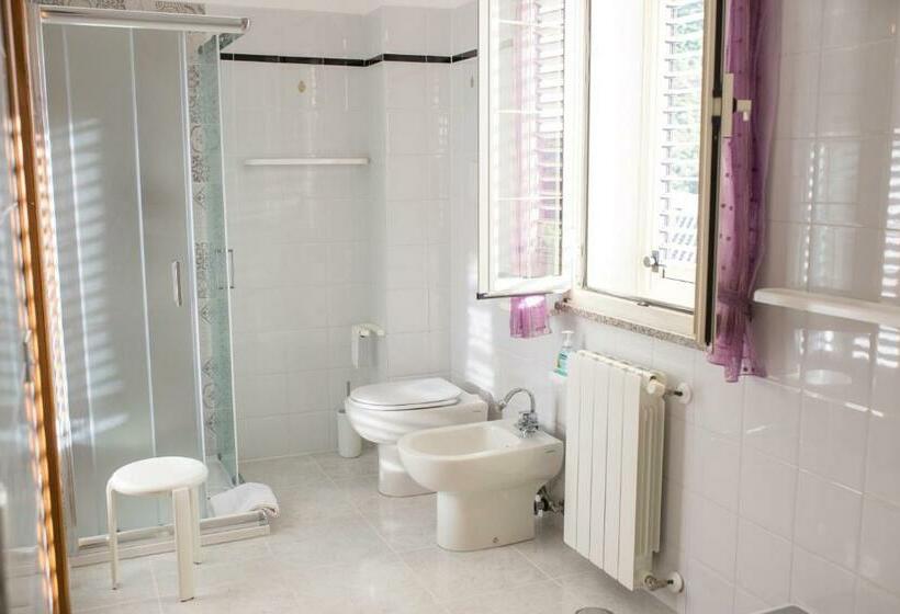 חדר משפחתי דלוקס, B&b La Quercia Budoni, Tanaunella