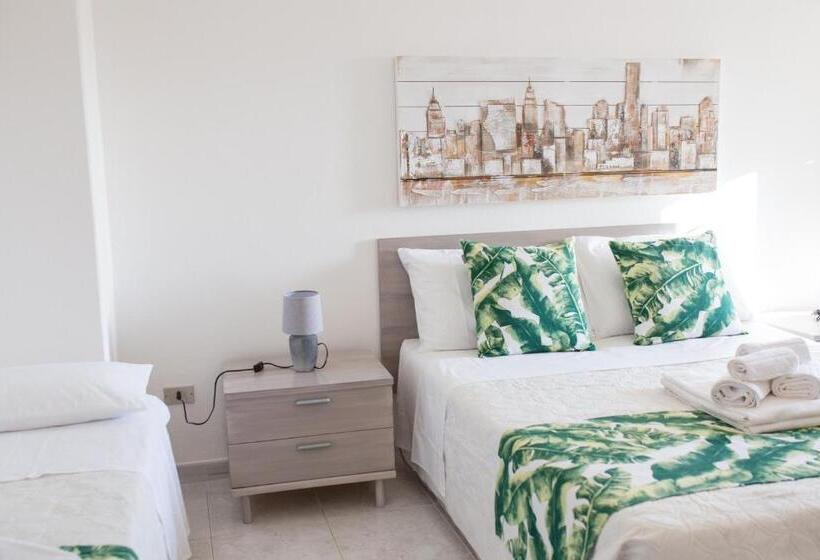 חדר משפחתי דלוקס, B&b La Quercia Budoni, Tanaunella