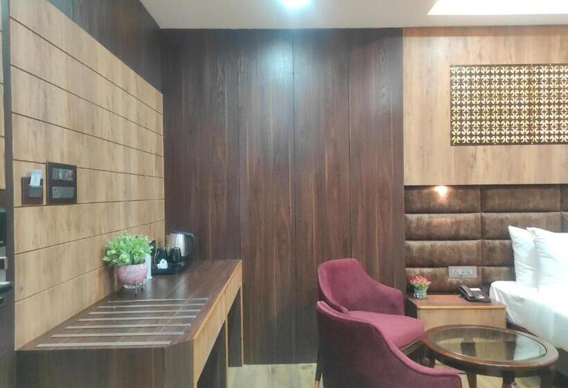 اتاق لوکس با تخت بزرگ, Aavas Inn
