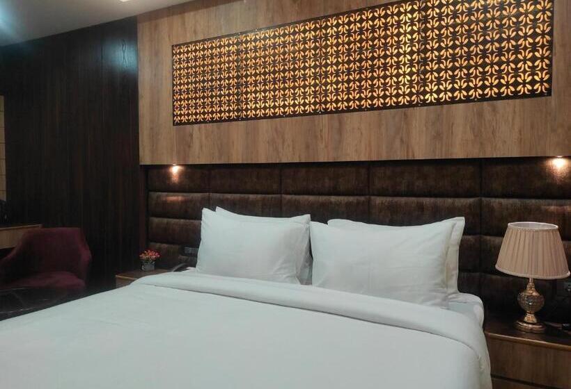 غرفة ديلوكس سرير كينج, Aavas Inn