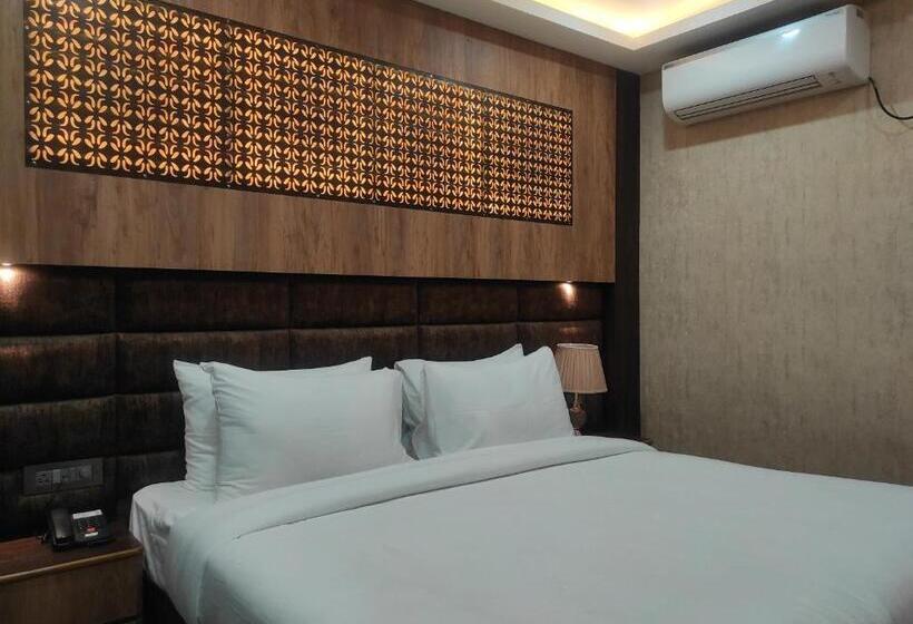 اتاق لوکس با تخت بزرگ, Aavas Inn