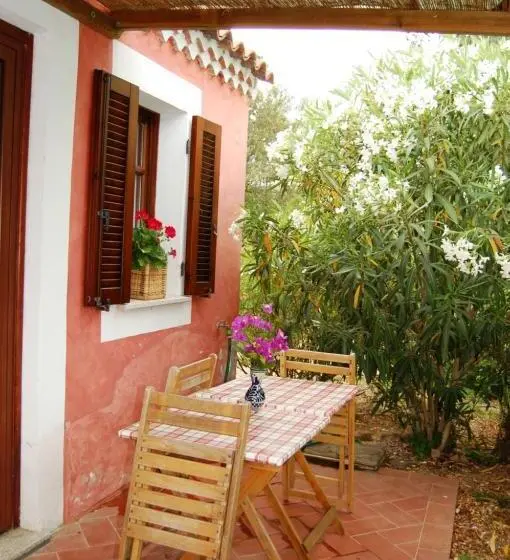 スタンダードスタジオ, Agriturismo L Aglientu B&b