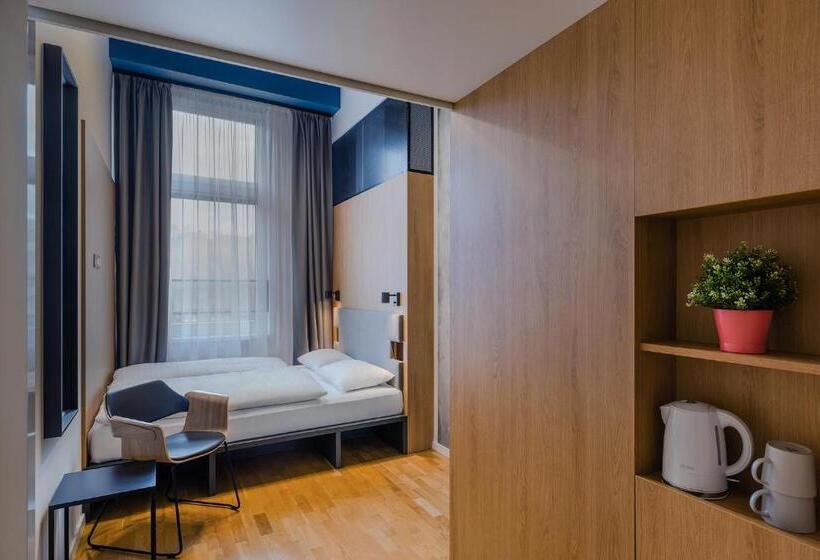 غرفة قياسية, Dean S Home Budapest