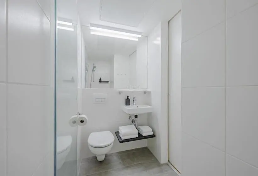اتاق اکونومی یک تخته, Dean S Home Budapest