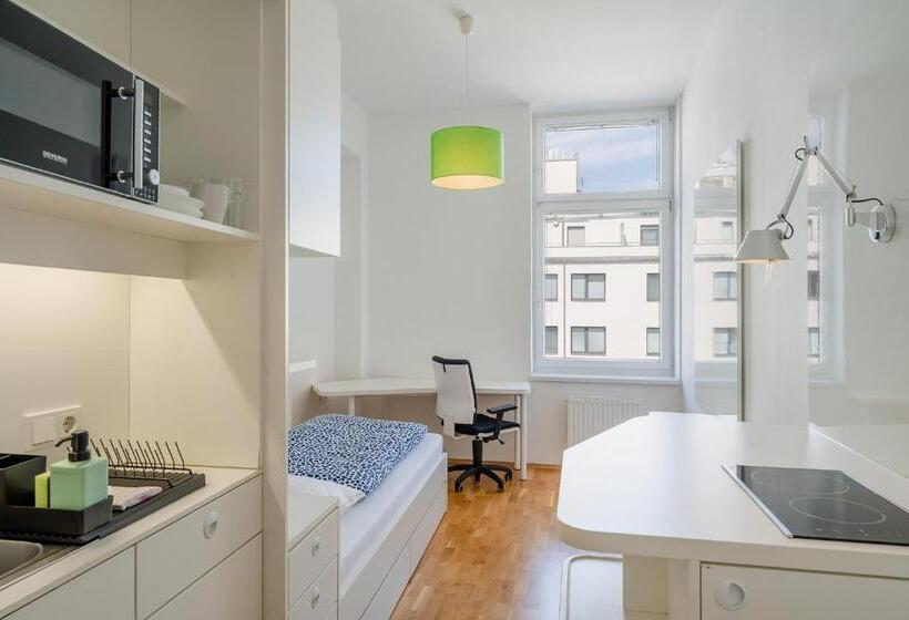 اتاق اکونومی یک تخته, Dean S Home Budapest