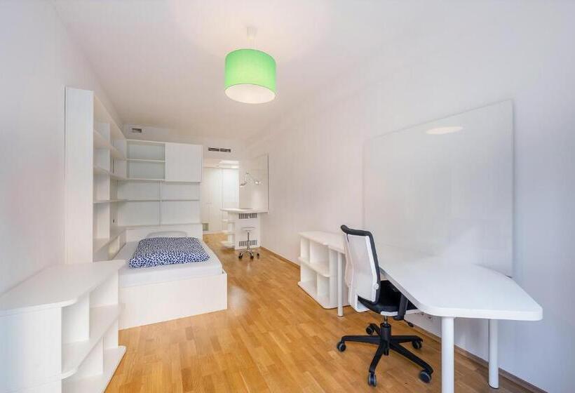 اتاق اکونومی یک تخته, Dean S Home Budapest