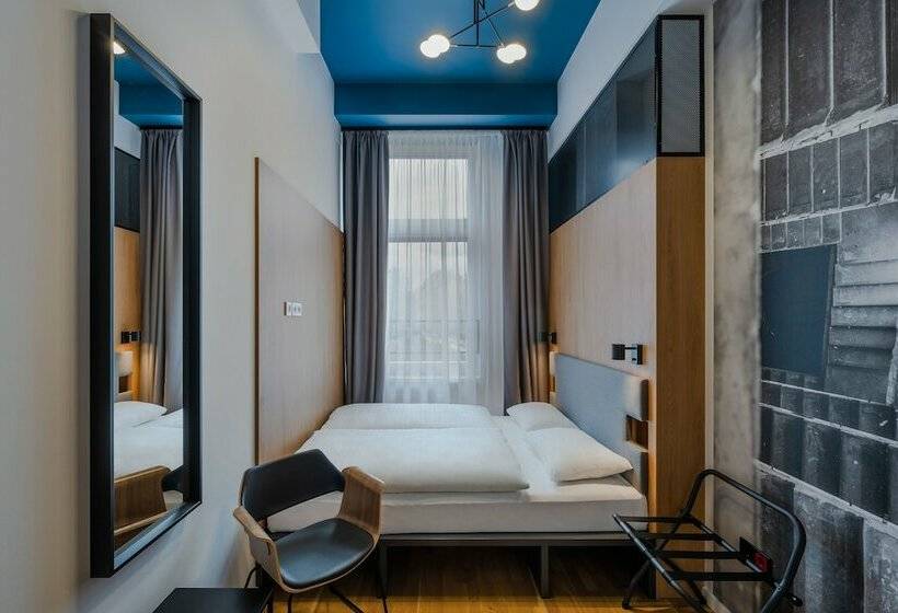 غرفة قياسية, Dean S Home Budapest