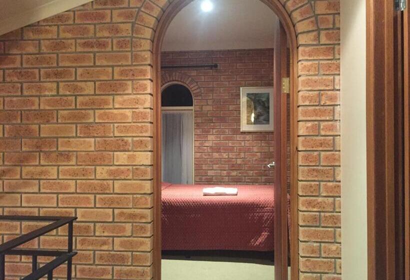 آپارتمان 3 خوابه, Bright On Track