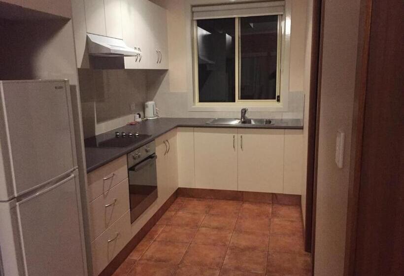 آپارتمان 3 خوابه, Bright On Track