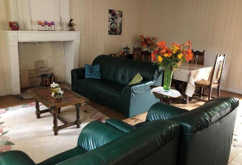 3ベッドルームハウス, Chateau De Mesnac