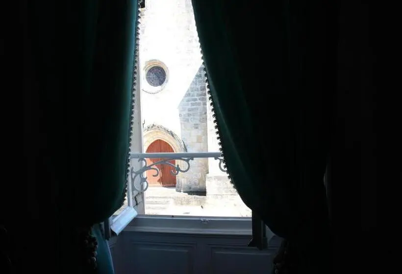 Camera Standard, Chateau De Mesnac