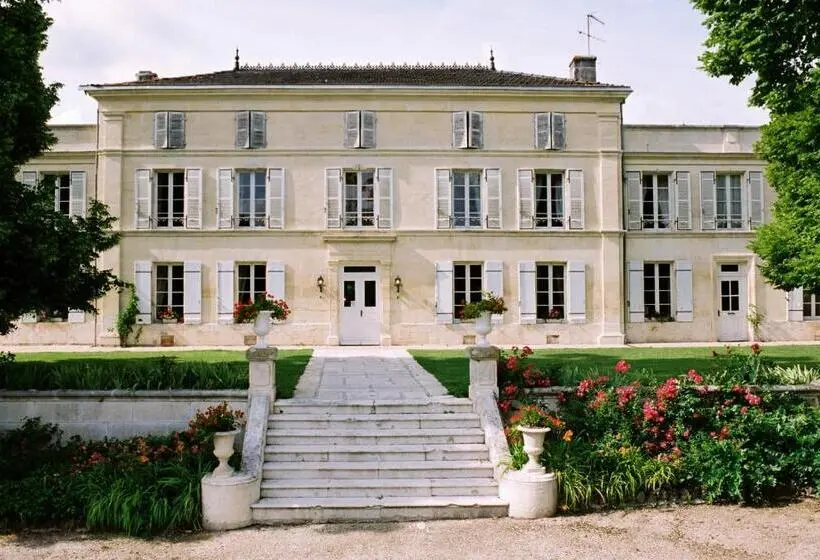 Camera Standard, Chateau De Mesnac