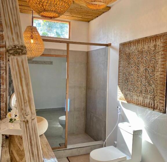 اتاق لوکس با چشمانداز دریا, Met House