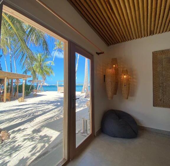 اتاق لوکس با چشمانداز دریا, Met House