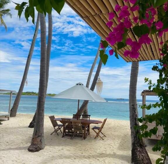 اتاق لوکس با چشمانداز دریا, Met House