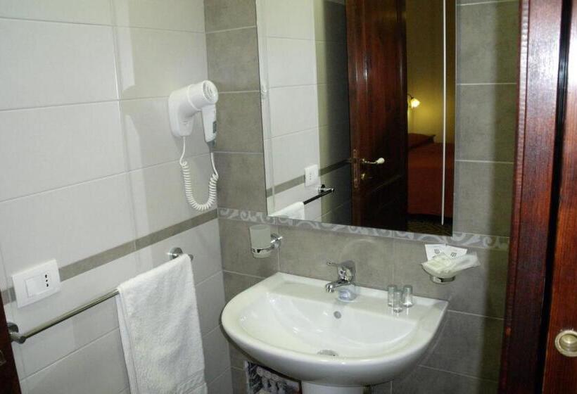 غرفة قياسية مزوَّدة بشُرفة, B&b Palazzo Tornabene