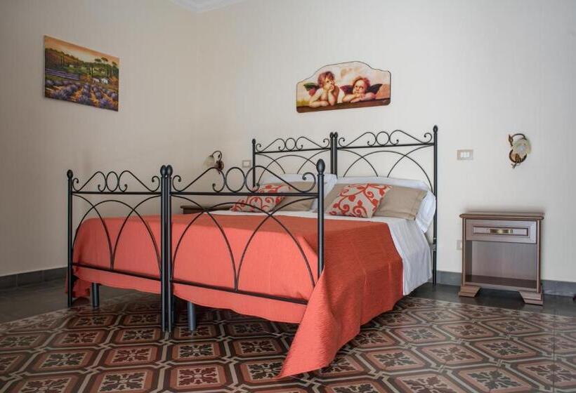 غرفة قياسية مزوَّدة بشُرفة, B&b Palazzo Tornabene